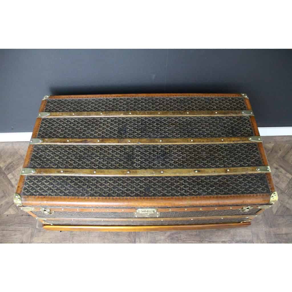 Malle Goyard 100 cm des années 1920’s en toile a chevrons 17