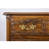 Commode galbée, dite nîmoise, en noyer, à 2 tiroirs. XVIIIe siècle. LS5422 17