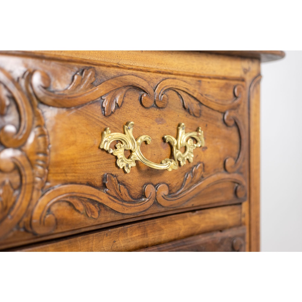 Commode galbée, dite nîmoise, en noyer, à 2 tiroirs. XVIIIe siècle. LS5422 7