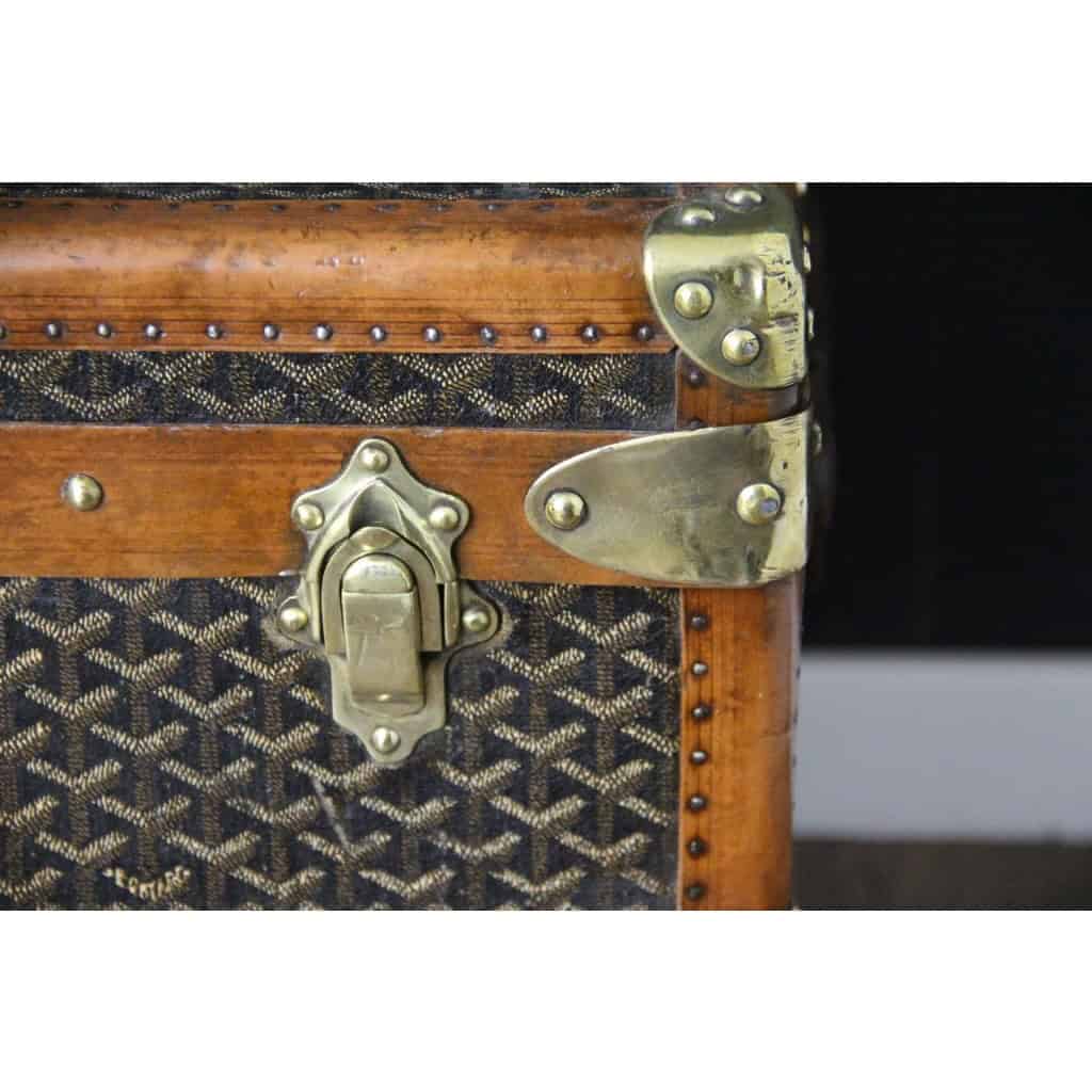 Malle Goyard 100 cm des années 1920’s en toile a chevrons 8
