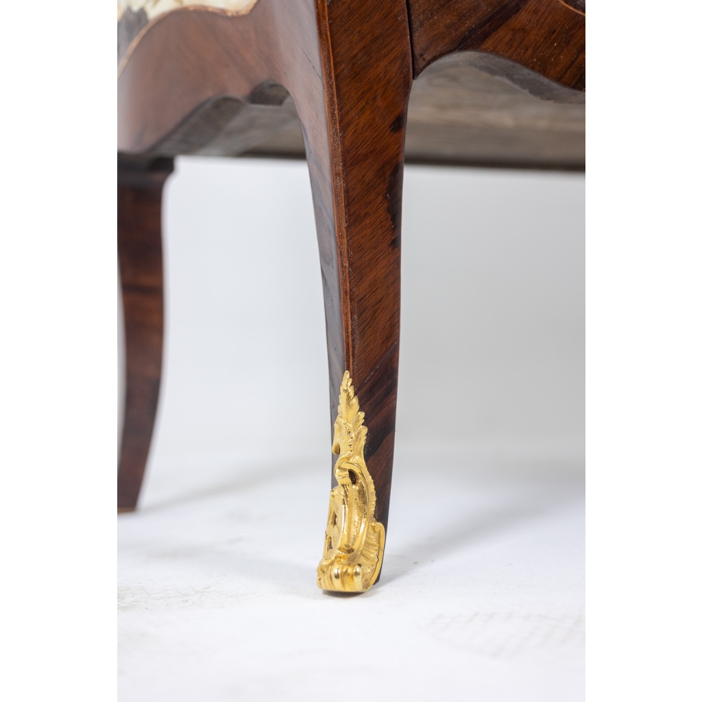 Commode sauteuse de style Louis XV, ouvrant à 2 tiroirs, à décor de fleurs LS34031901 10