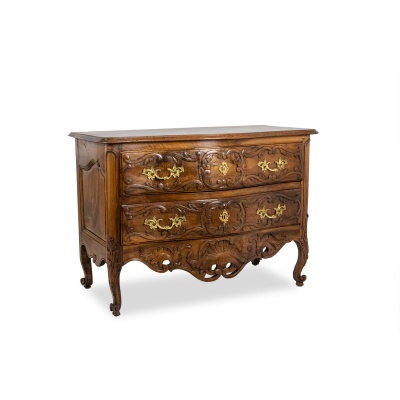 Commode galbée, dite nîmoise, en noyer, à 2 tiroirs. XVIIIe siècle. LS5422