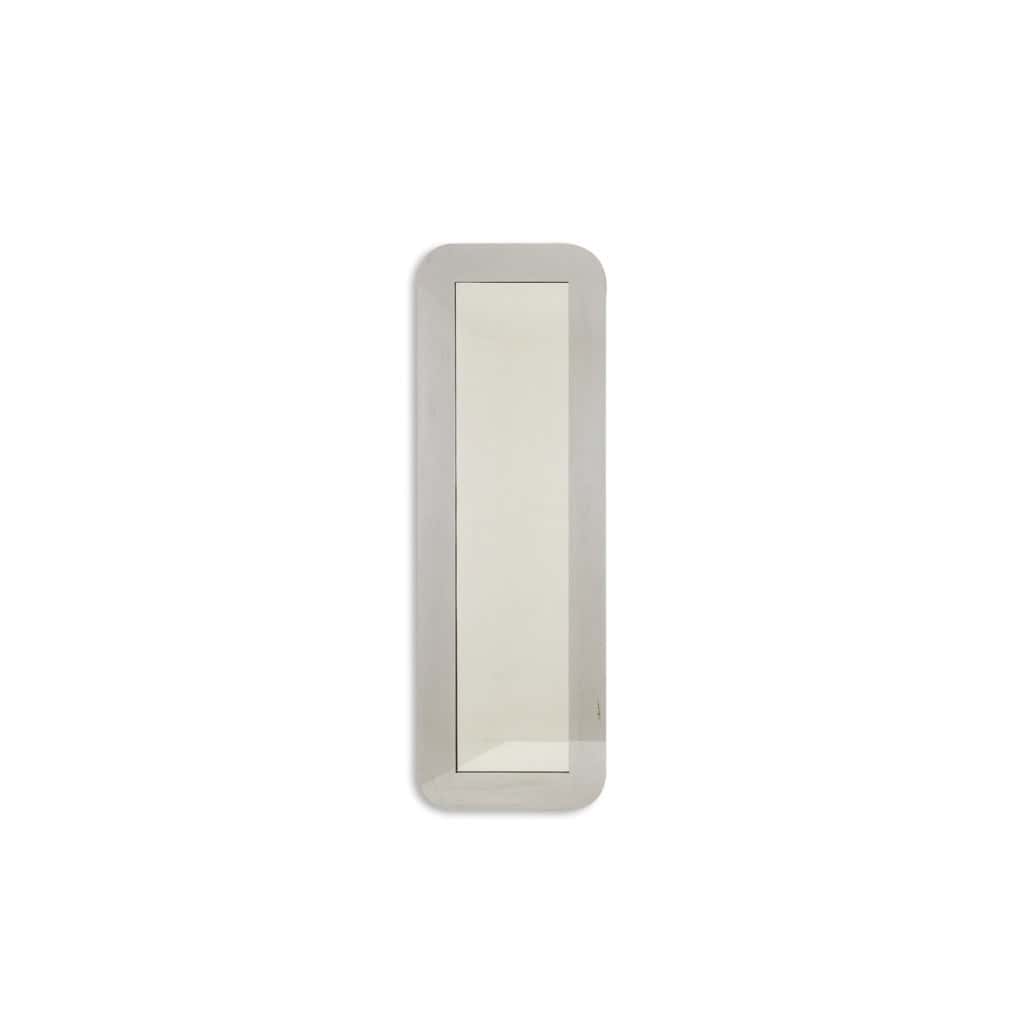 Miroir de forme rectangulaire, en métal poli. Italie, années 1970 LS6511401 3