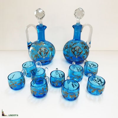 Paire de carafes en cristal émaillé, haut. 18 cm, avec 9 verres, (Deb. XXe) Paire de carafes en cristal émaillé, haut. 18 cm, avec 9 verres, (Deb. XXe)