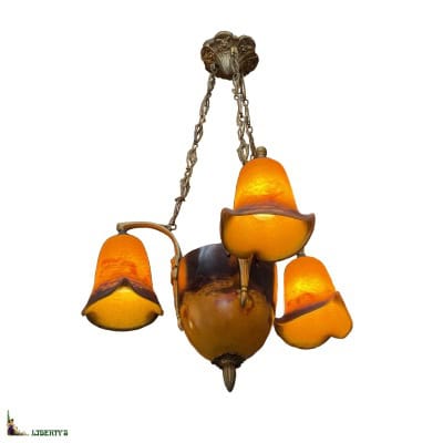 Suspension Degué en verre et bronze, diam. 45 cm x haut. 61 cm, (Deb. XXe) Suspension Degué en verre et bronze, diam. 45 cm x haut. 61 cm, (Deb. XXe)