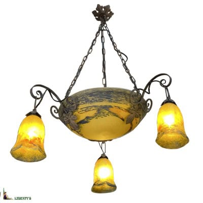 Lustre à 3 bras de lumière, verre orangé signé Mulaty, diam. 34 cm, (Mi XXe) Lustre à 3 bras de lumière, verre orangé signé Mulaty, diam. 34 cm, (Mi XXe)