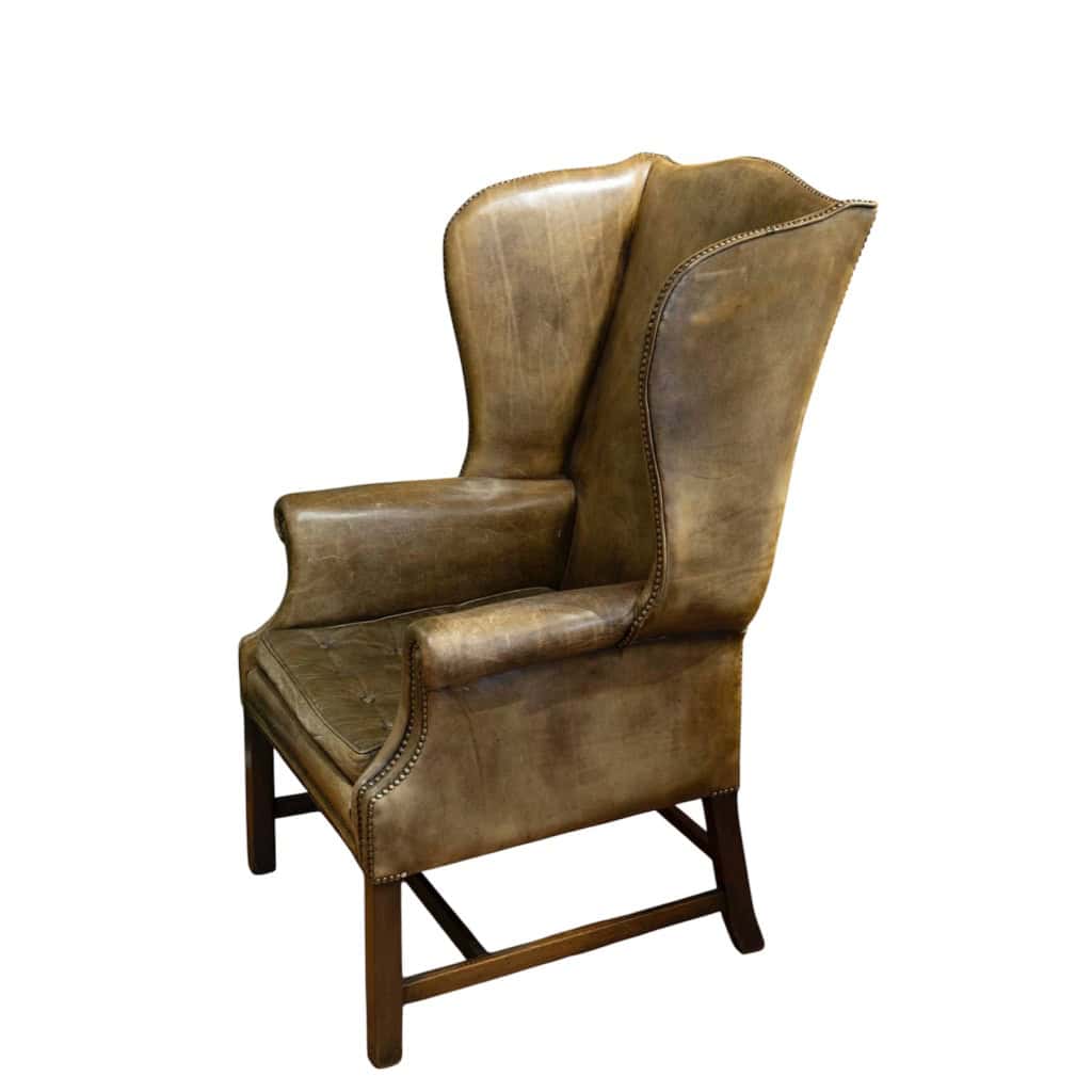 Fauteuil anglais appelé « Wing Chair » en cuir vert. Circa 1920 3