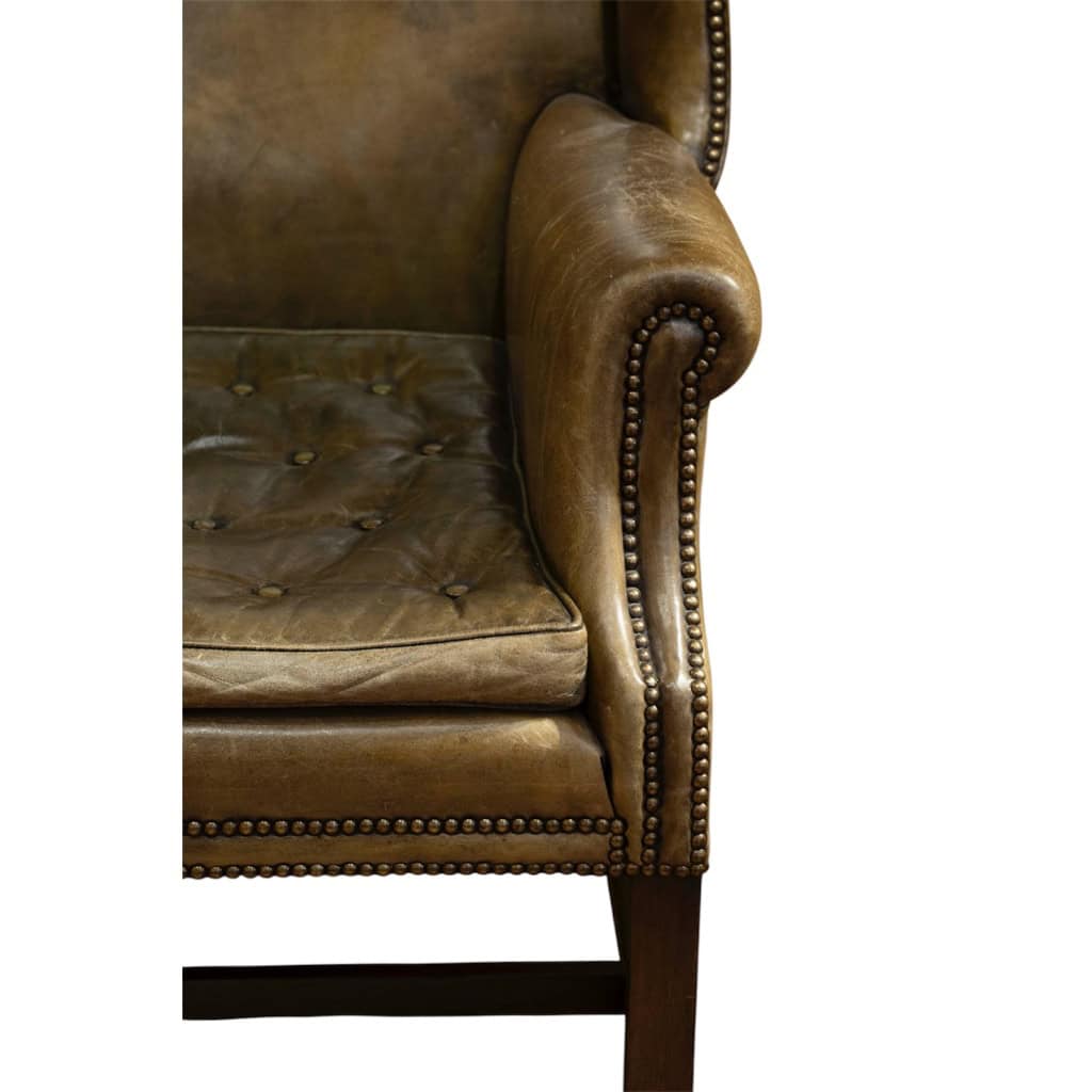 Fauteuil anglais appelé « Wing Chair » en cuir vert. Circa 1920 5
