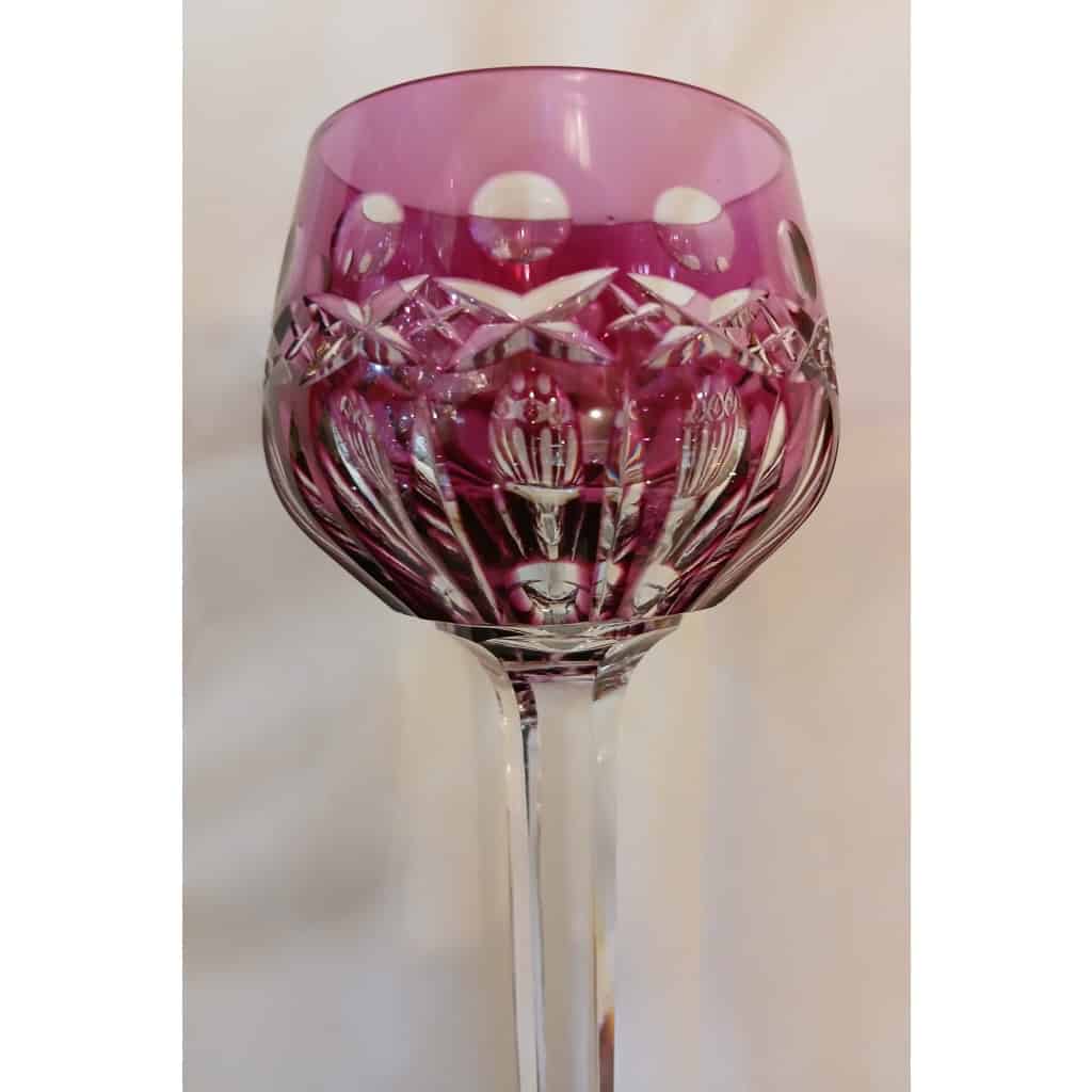Un grand verre roemer rouge rubis signé Saint Louis 4