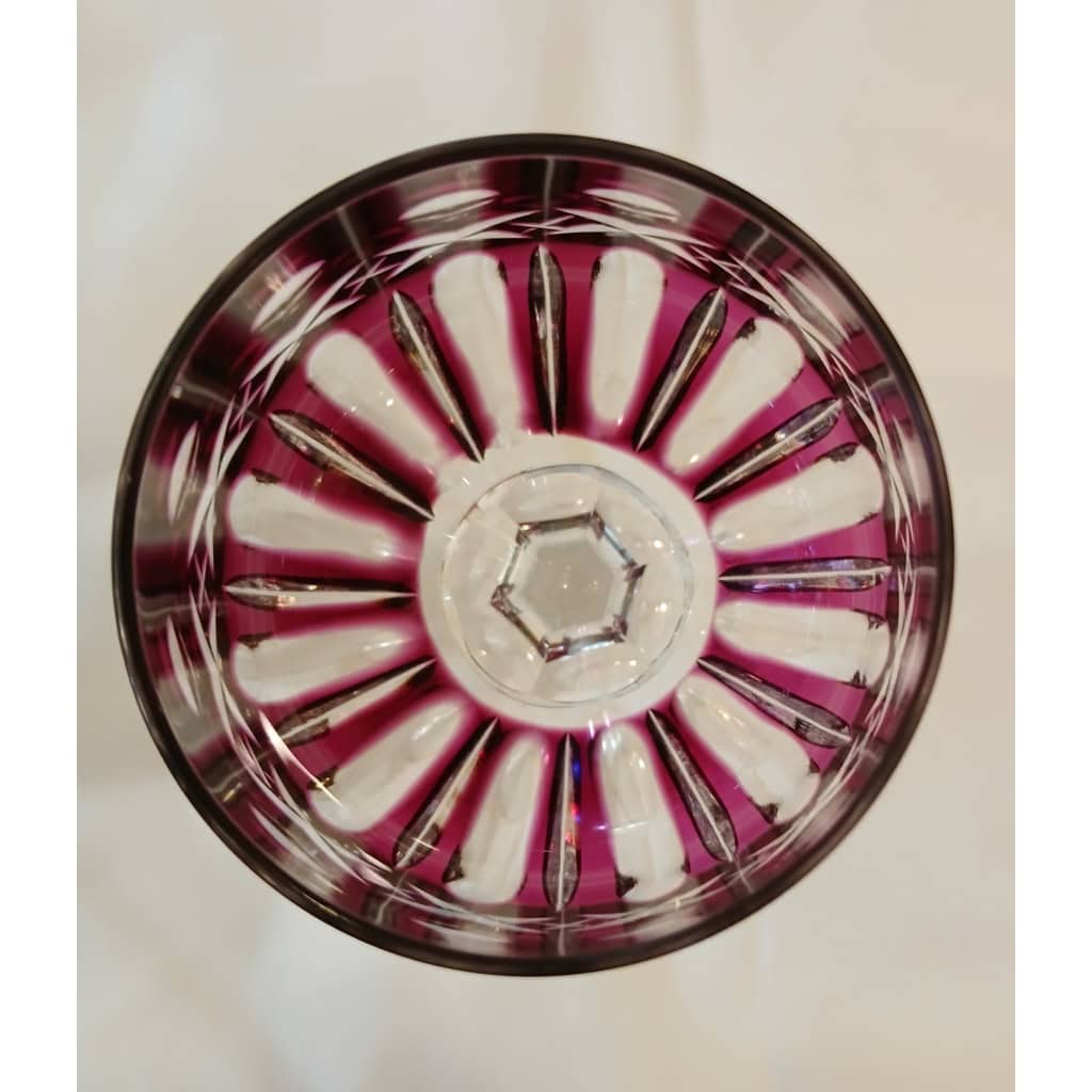 Un grand verre roemer rouge rubis signé Saint Louis 5