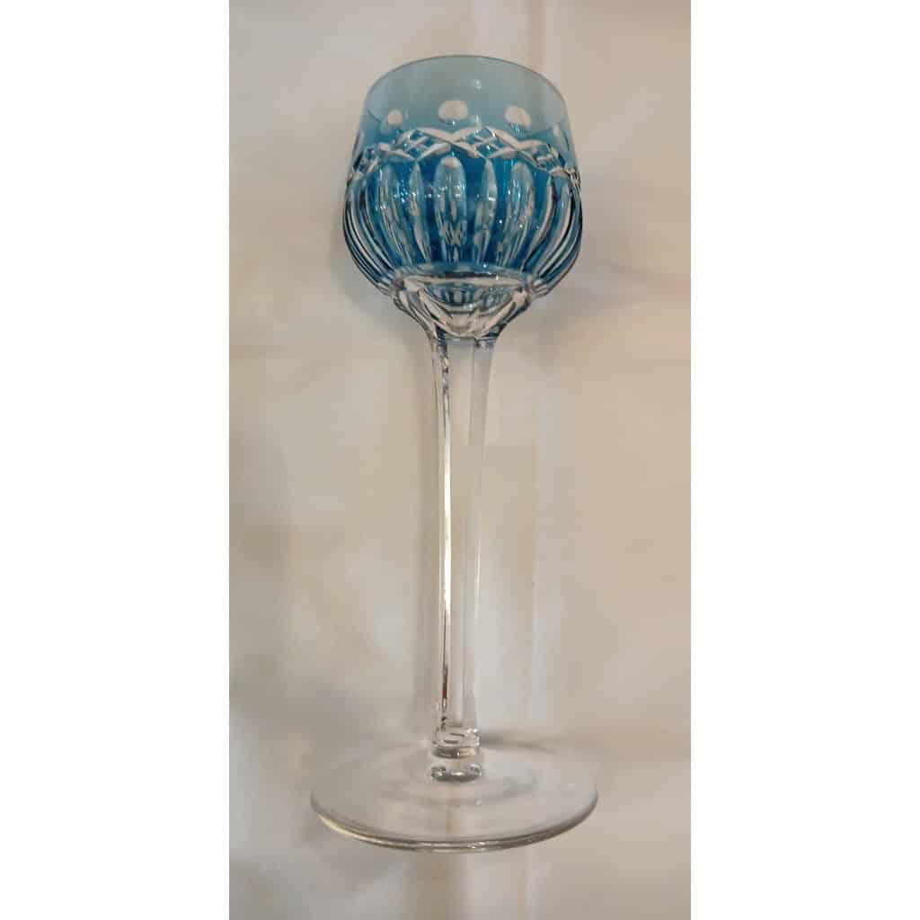 Un grand verre roemer saint louis signé bleu clair 3