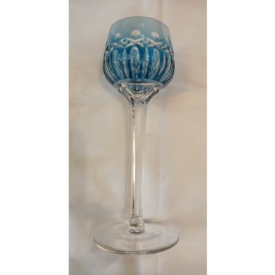 Un grand verre roemer saint louis signé bleu clair Un grand verre roemer saint louis signé bleu clair
