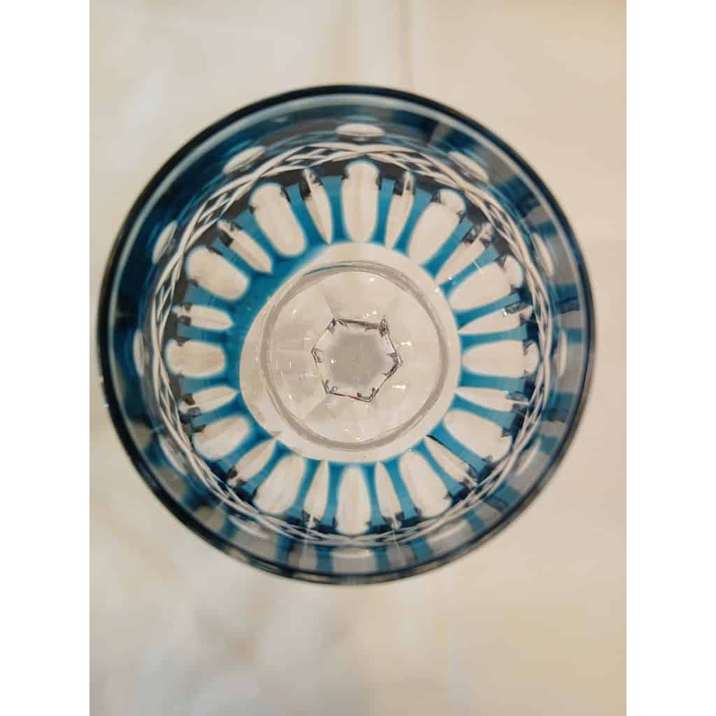Un grand verre roemer saint louis signé bleu clair 4