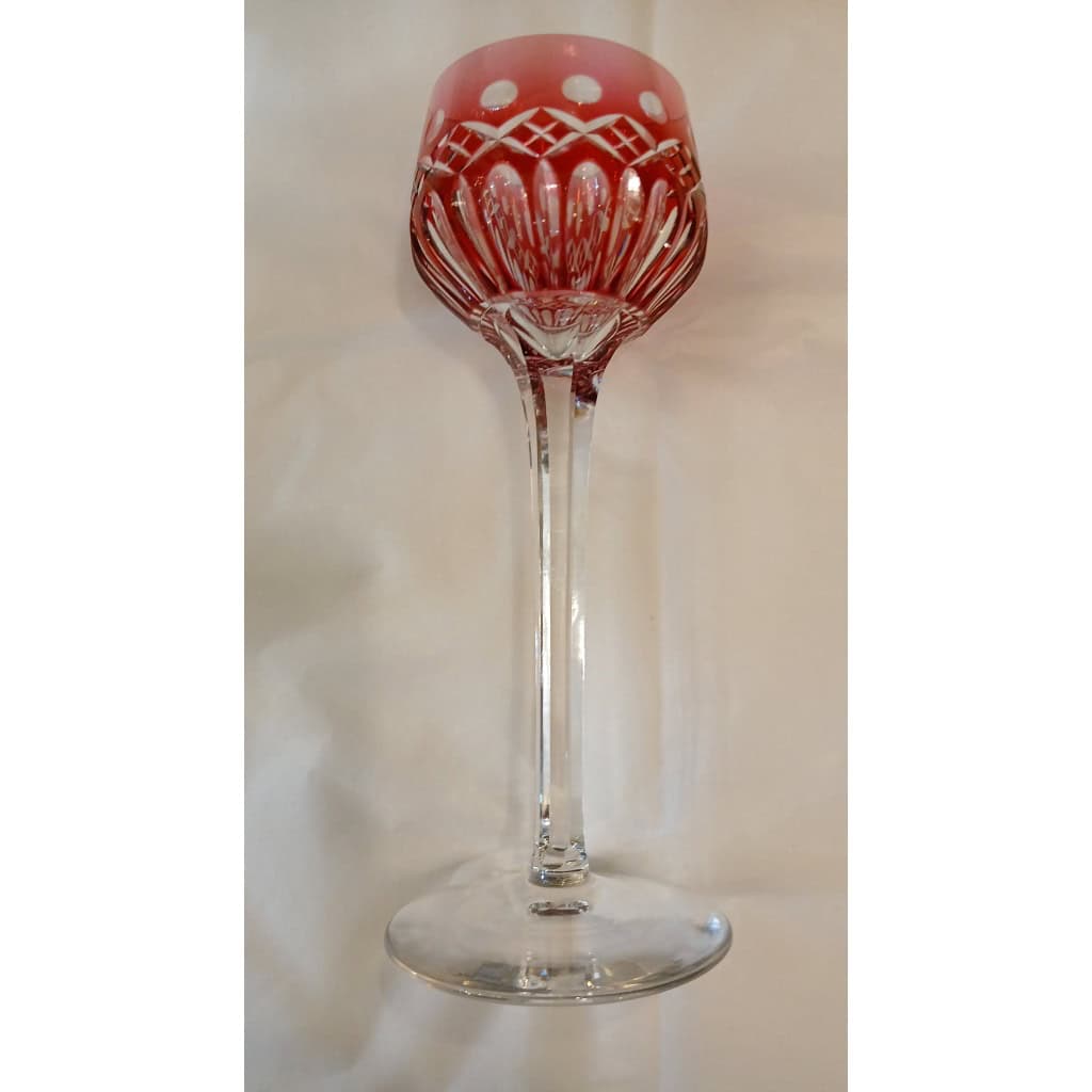 Un grand verre roemer de la cristallerie Saint Louis signé 3