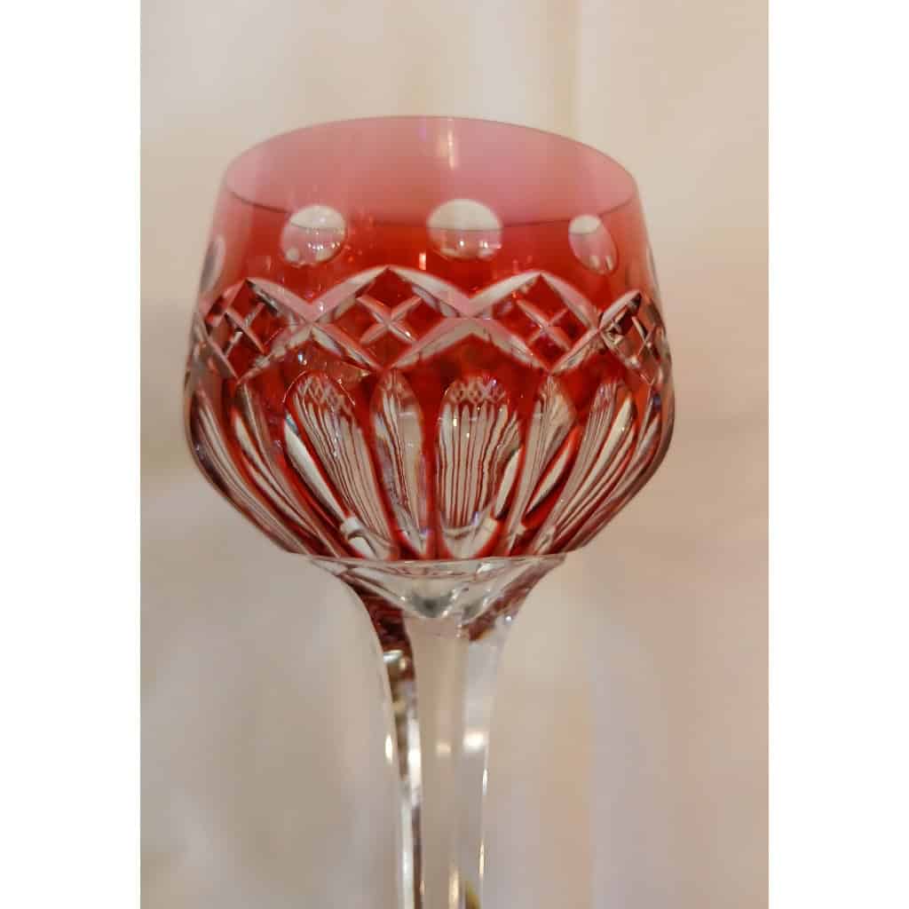 Un grand verre roemer de la cristallerie Saint Louis signé 4