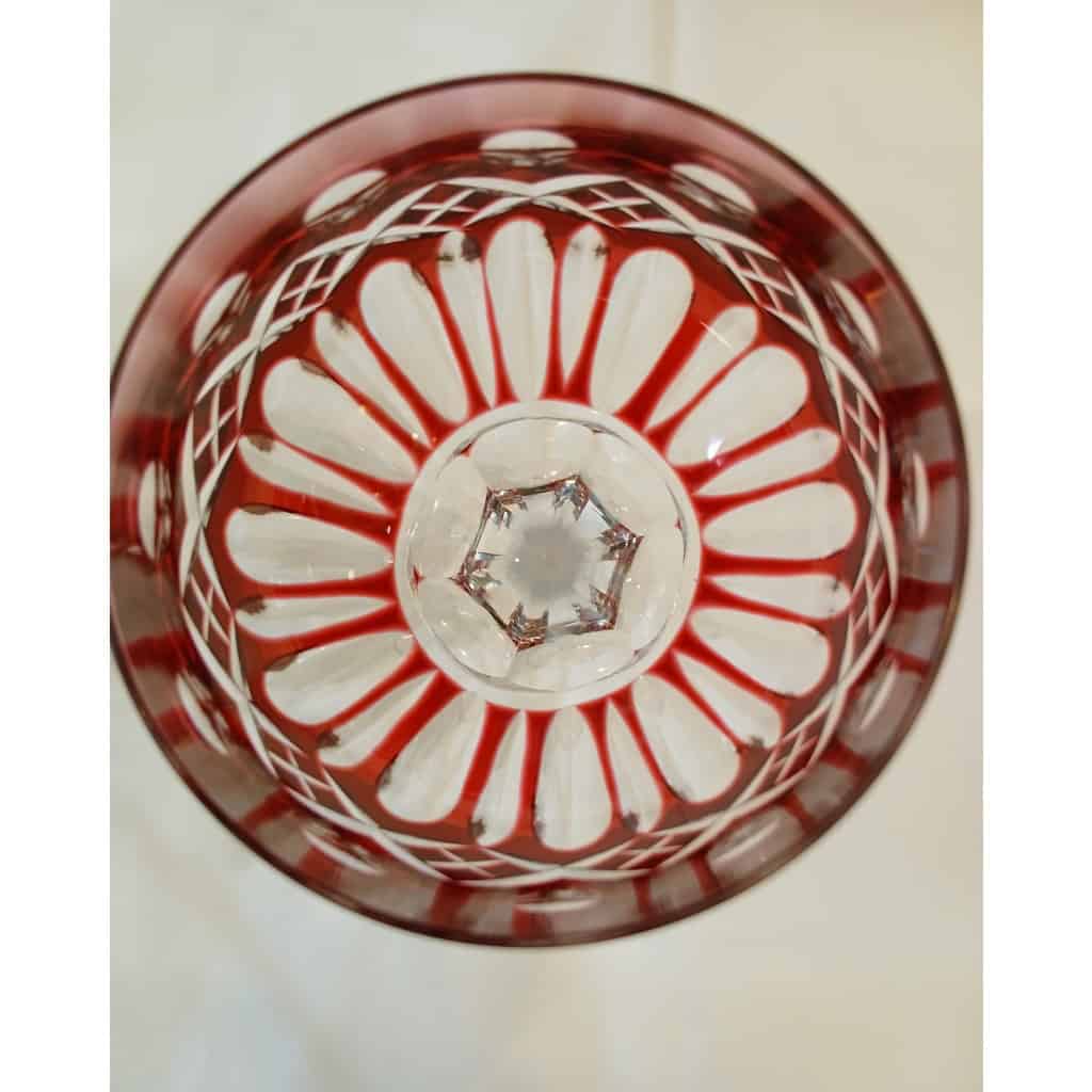 Un grand verre roemer de la cristallerie Saint Louis signé 5