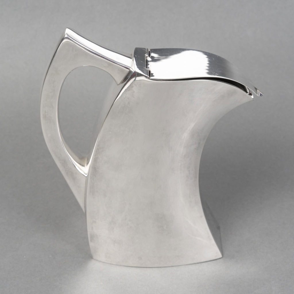 Pierre CARDIN Verseuse couverte en argent massif – Circa 1970 7 Pierre CARDIN Verseuse couverte en argent massif – Circa 1970 7