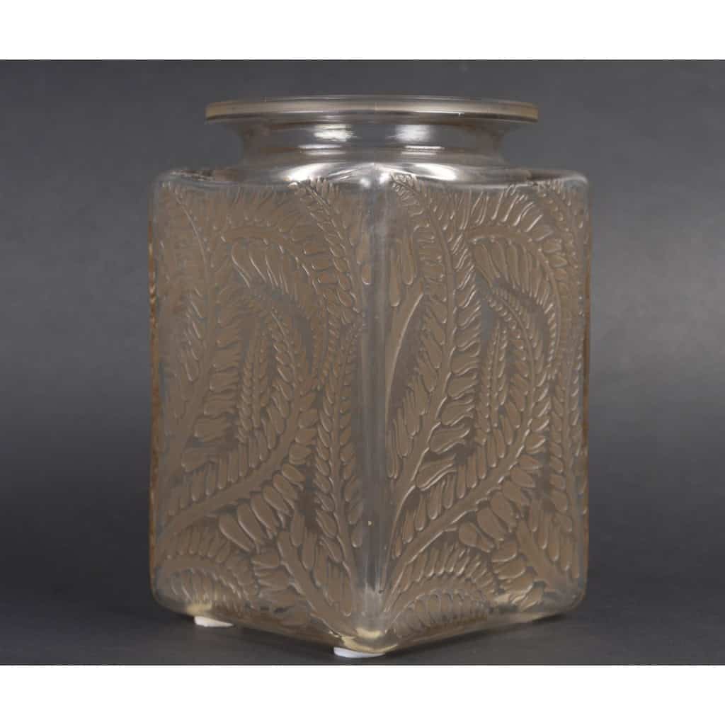 LALIQUE – Vase carré « Myrrhis » 1926 8