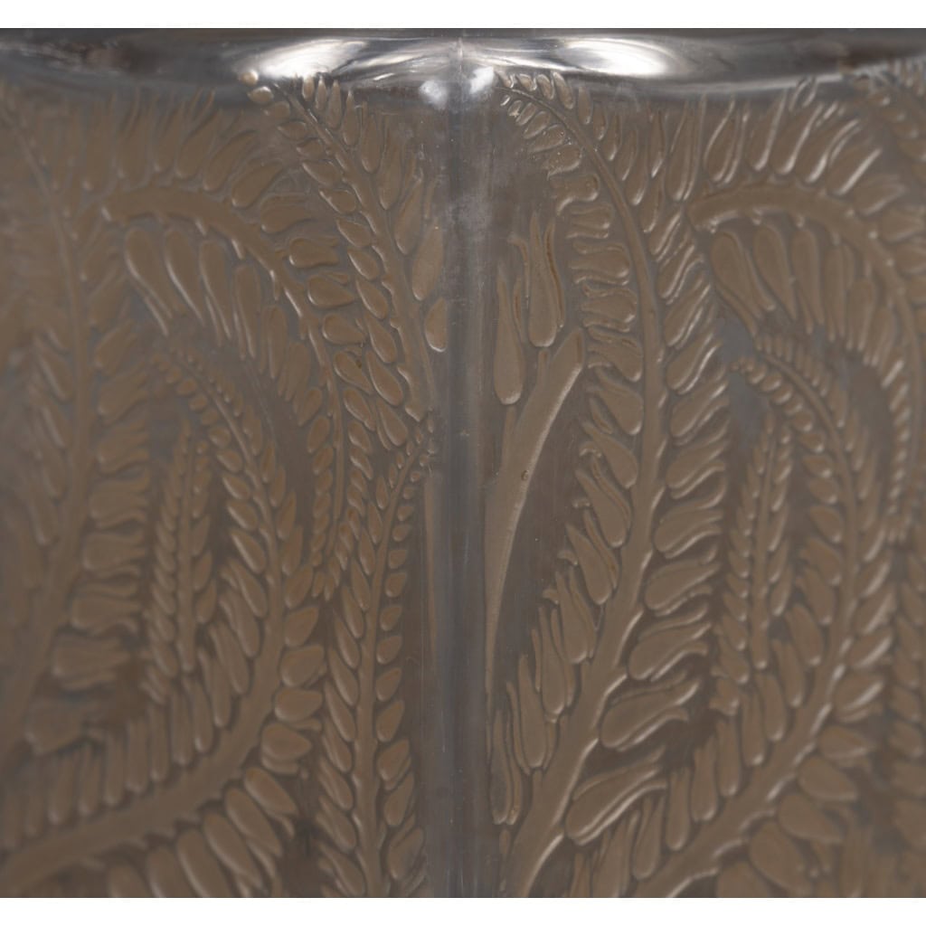 LALIQUE – Vase carré « Myrrhis » 1926 9