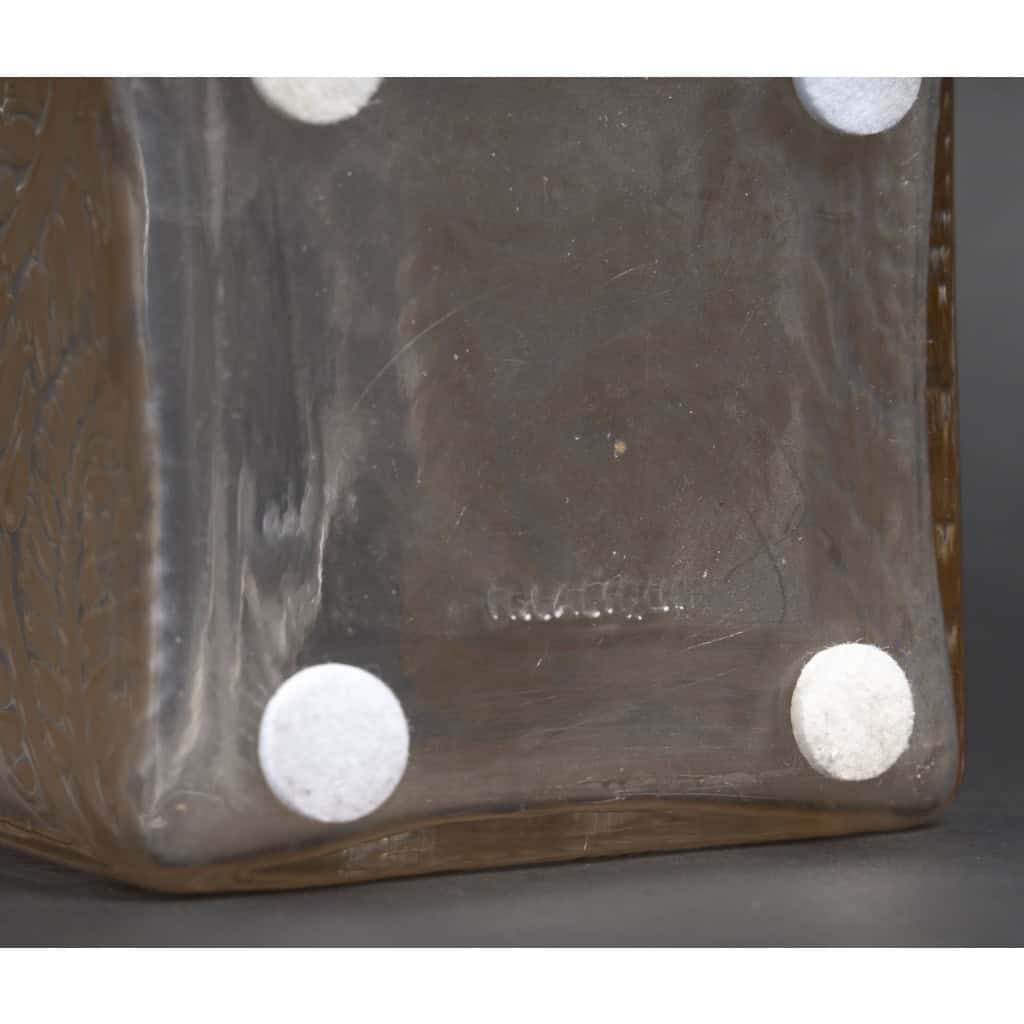LALIQUE – Vase carré « Myrrhis » 1926 13