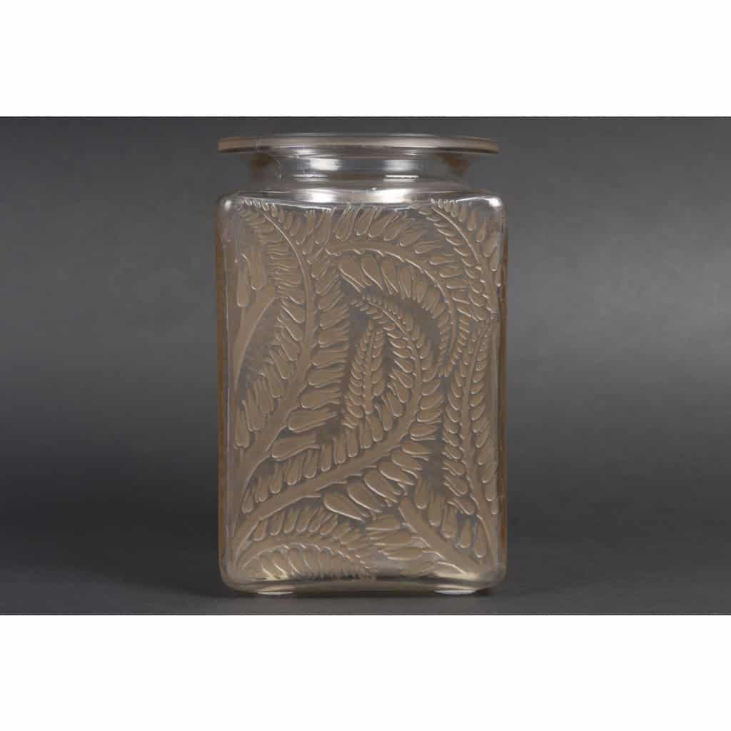 LALIQUE – Vase carré « Myrrhis » 1926 15
