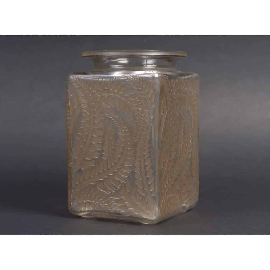 LALIQUE – Vase carré « Myrrhis » 1926 3