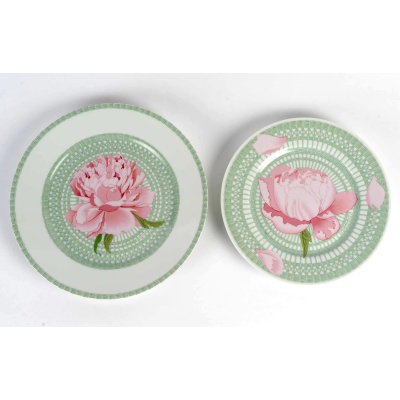Hermès – 18 Assiettes à Dîner et 18 Assiettes à Dessert Pivoines Porcelaine Hermès – 18 Assiettes à Dîner et 18 Assiettes à Dessert Pivoines Porcelaine