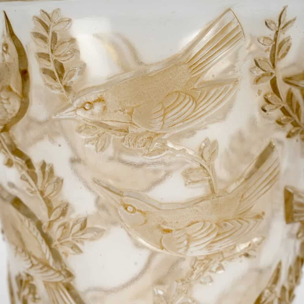 1938 René Lalique – Vase Grives Verre Blanc Patiné Sépia 6