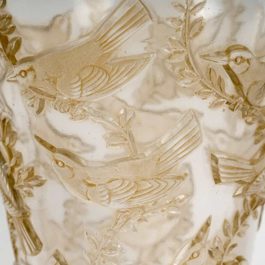 1938 René Lalique – Vase Grives Verre Blanc Patiné Sépia 7