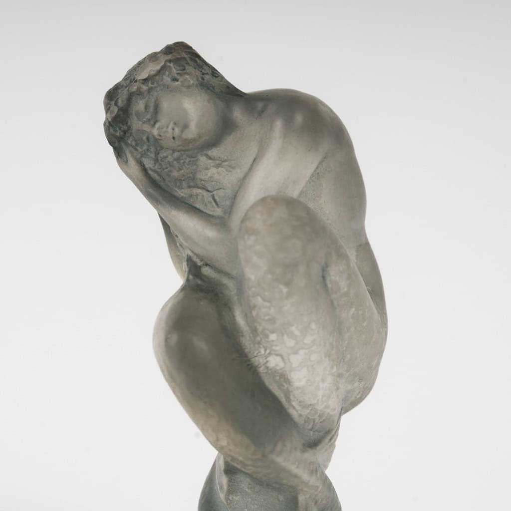 1920 René Lalique – Mascotte Automobile Statuette Sirène Verre Blanc Patiné Bleu Gris 10