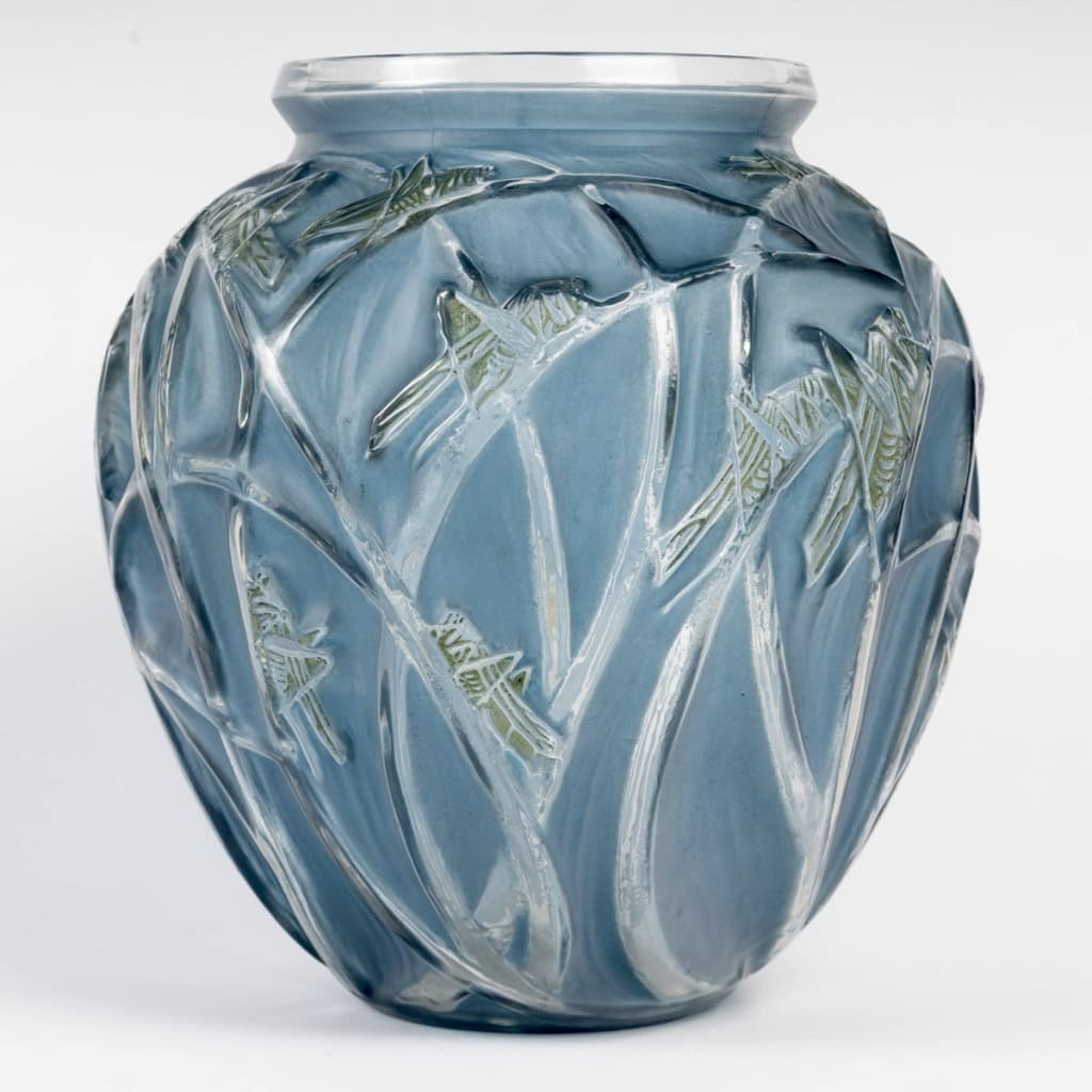 1912 René Lalique – Vase Sauterelles Verre Blanc Patiné Bleu et Vert 4