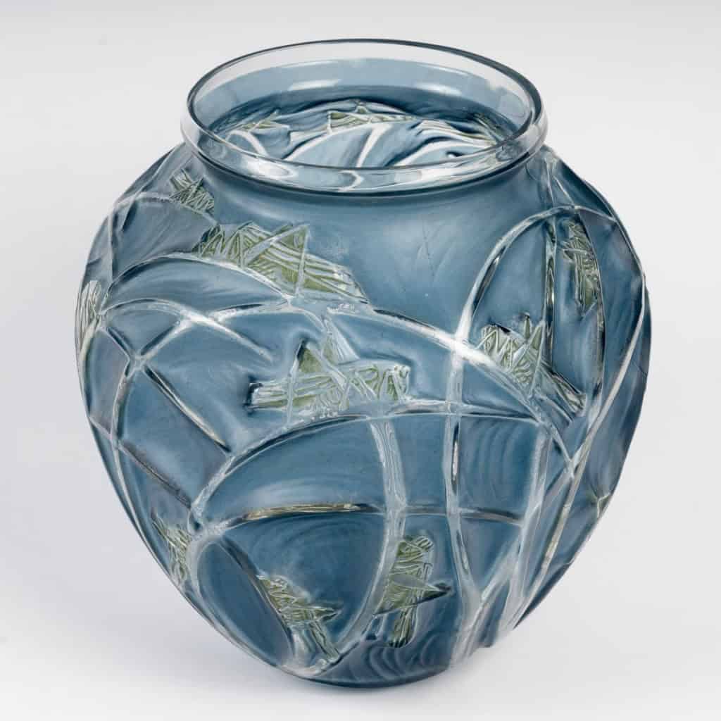 1912 René Lalique – Vase Sauterelles Verre Blanc Patiné Bleu et Vert 5