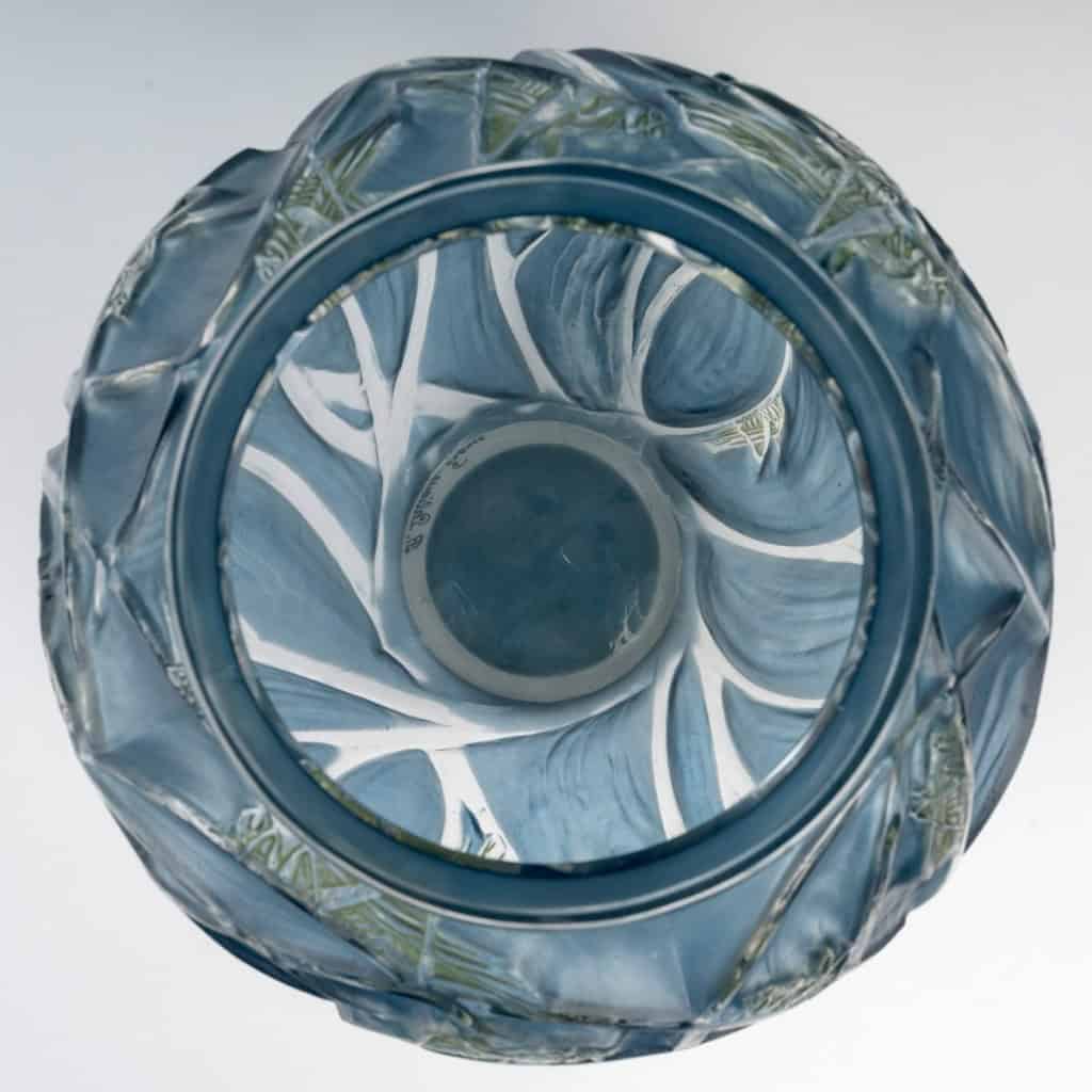 1912 René Lalique – Vase Sauterelles Verre Blanc Patiné Bleu et Vert 8