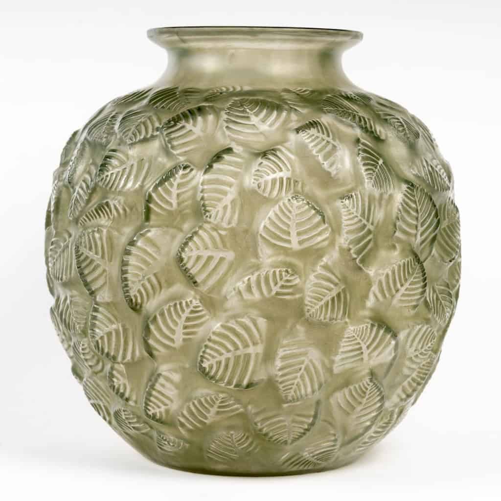 1926 René Lalique – Vase Charmille Verre Blanc Patiné Vert 3