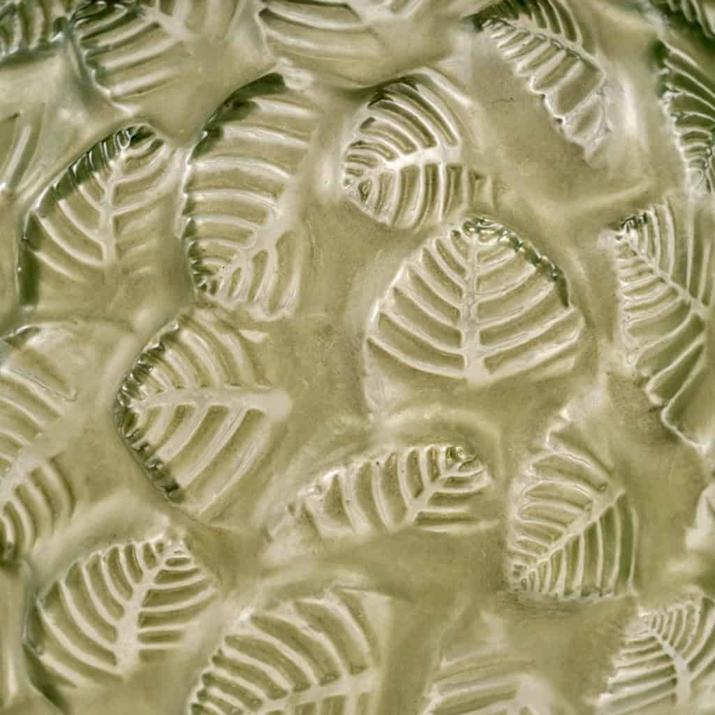 1926 René Lalique – Vase Charmille Verre Blanc Patiné Vert 7