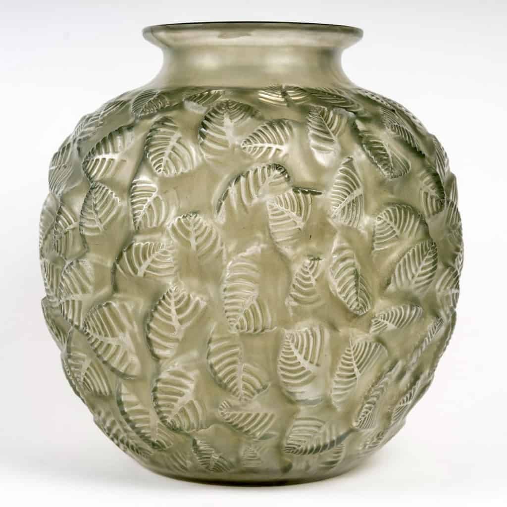 1926 René Lalique – Vase Charmille Verre Blanc Patiné Vert 4