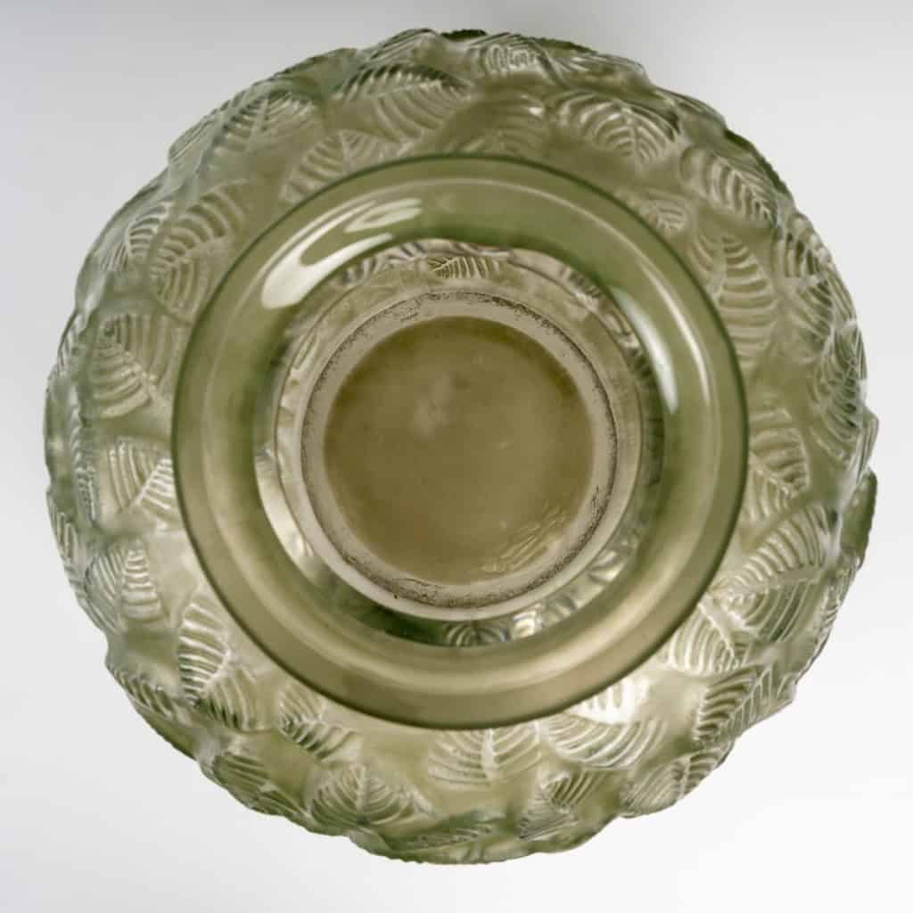1926 René Lalique – Vase Charmille Verre Blanc Patiné Vert 6