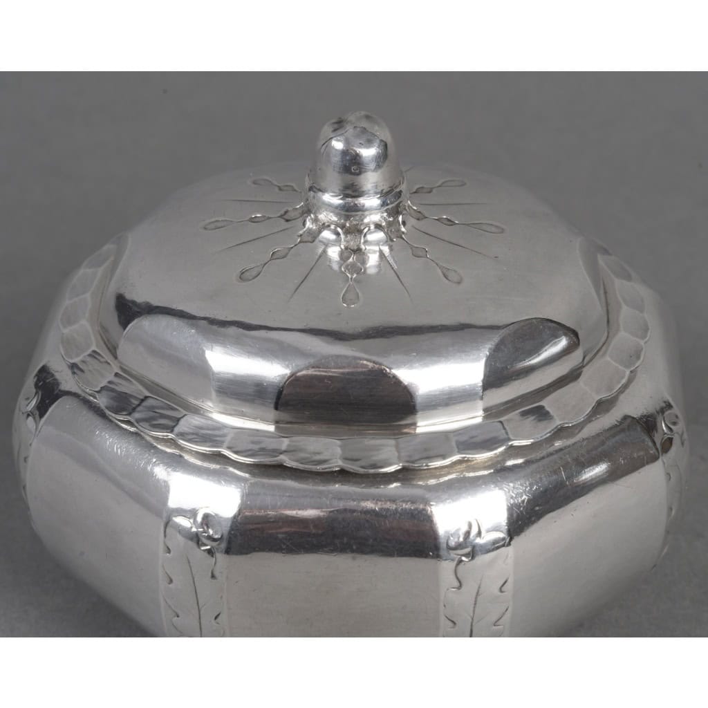 Georges LECOMTE – Boîte couverte en argent massif vers 1925 5 Georges LECOMTE – Boîte couverte en argent massif vers 1925 5