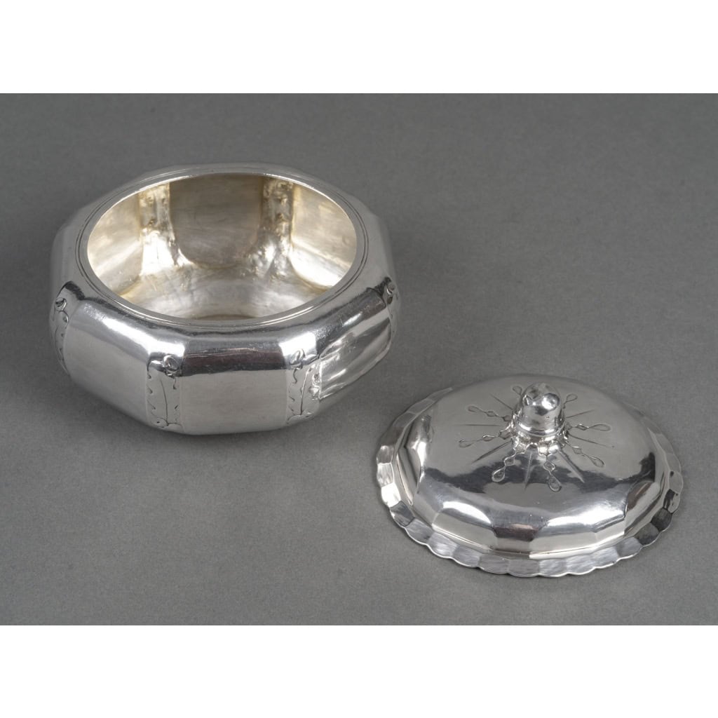 Georges LECOMTE – Boîte couverte en argent massif vers 1925 7 Georges LECOMTE – Boîte couverte en argent massif vers 1925 7