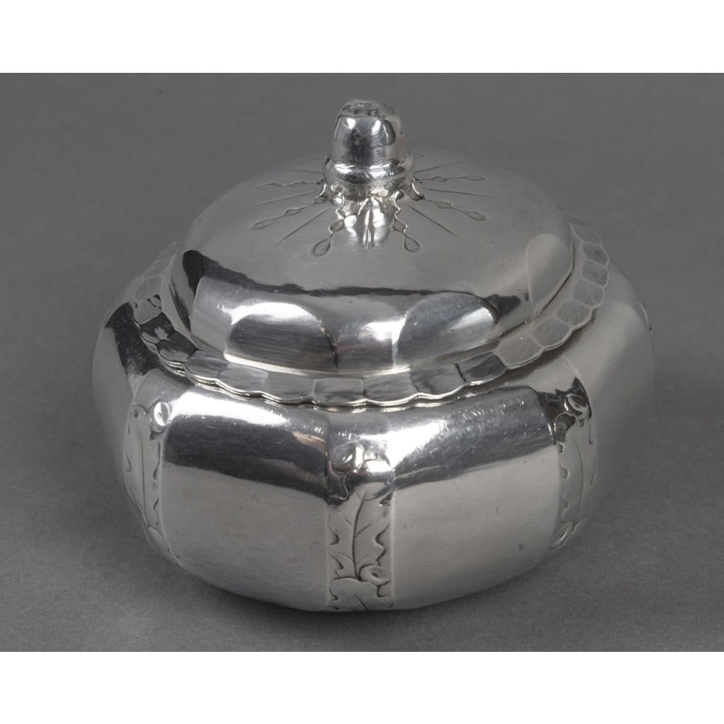 Georges LECOMTE – Boîte couverte en argent massif vers 1925 8 Georges LECOMTE – Boîte couverte en argent massif vers 1925 8