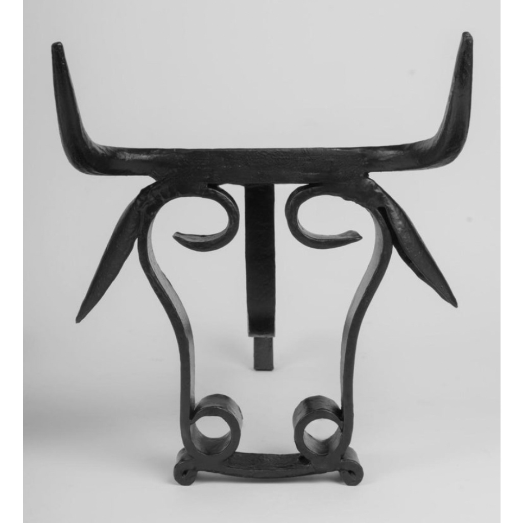 1950 Paire rare de chenets en fer forgé en forme de tête de taureau, ateliers de Vallauris 5