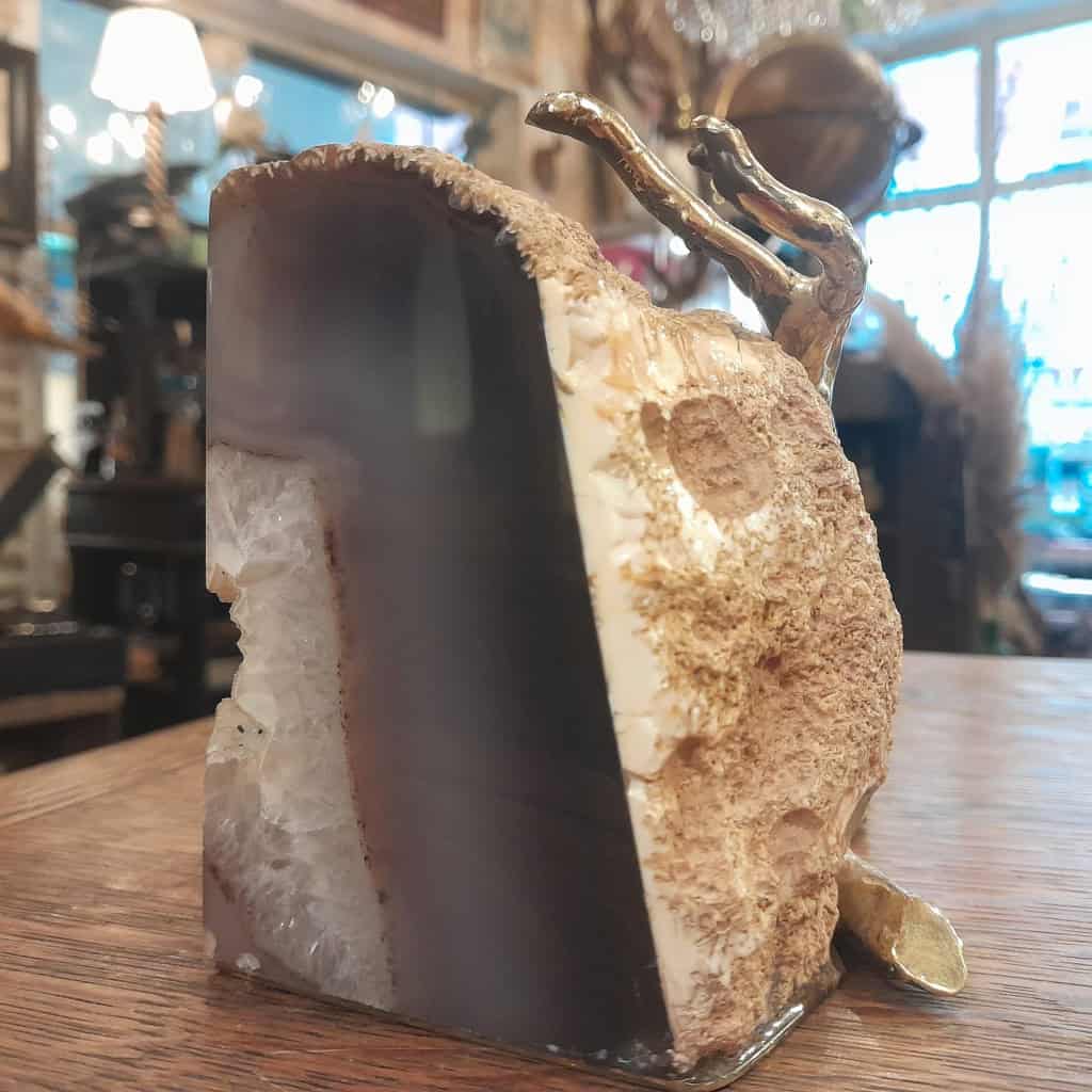 Morceau de géode d’agate polie et Corail en bronze doré 5