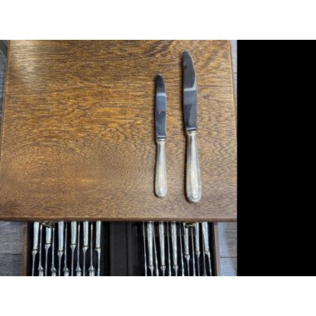 Christofle ménagère Perles pour 12 personnes (62 pièces) en métal argenté dans son coffre 4