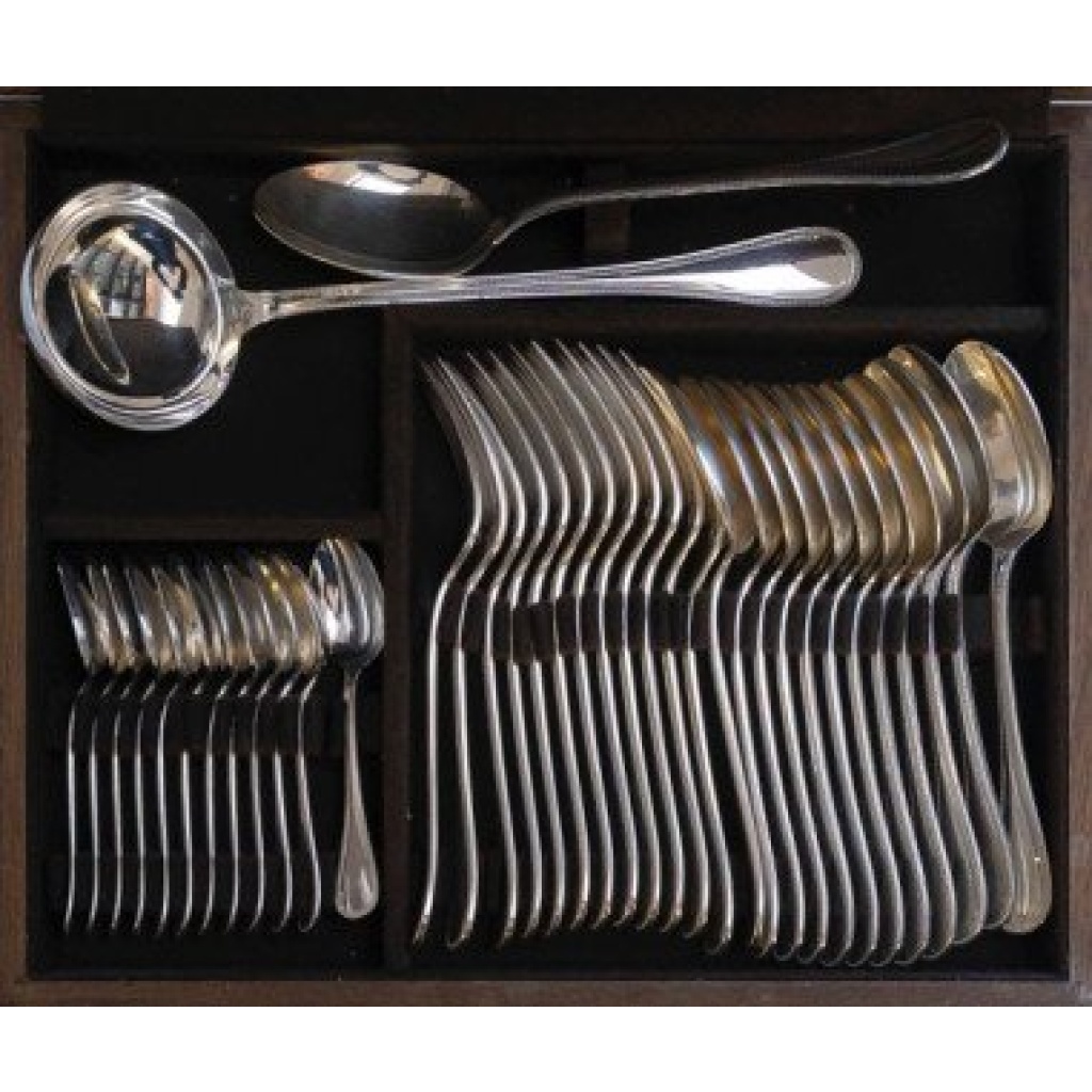 Christofle ménagère Perles pour 12 personnes (62 pièces) en métal argenté dans son coffre 13