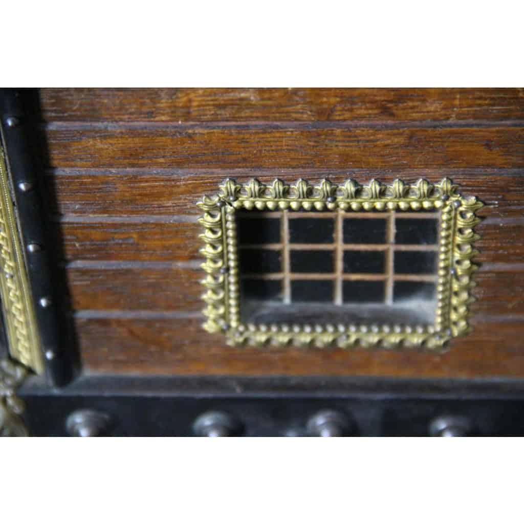 Cave à cigares à mecanisme representant un chalet en bois 17 Cave à cigares à mecanisme representant un chalet en bois 17