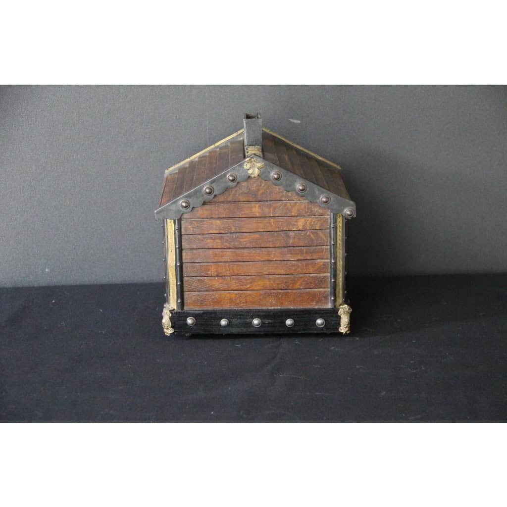 Cave à cigares à mecanisme representant un chalet en bois 5 Cave à cigares à mecanisme representant un chalet en bois 5