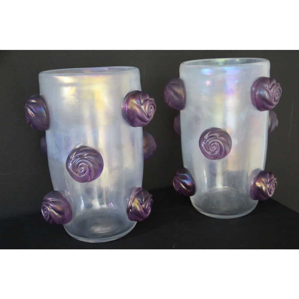 Paire de grands vases irisés à boutons de rose violets en verre de Murano 5