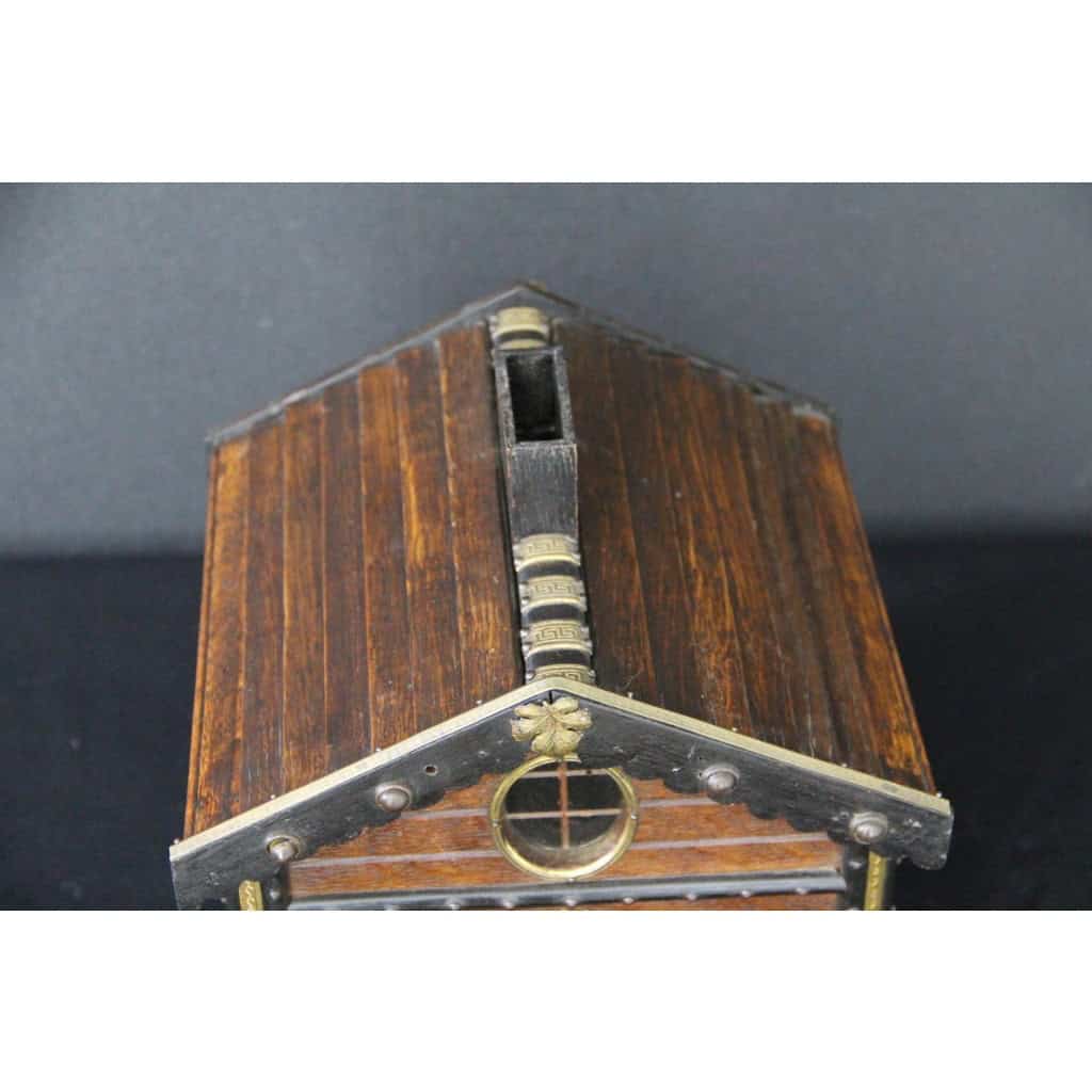 Cave à cigares à mecanisme representant un chalet en bois 7 Cave à cigares à mecanisme representant un chalet en bois 7