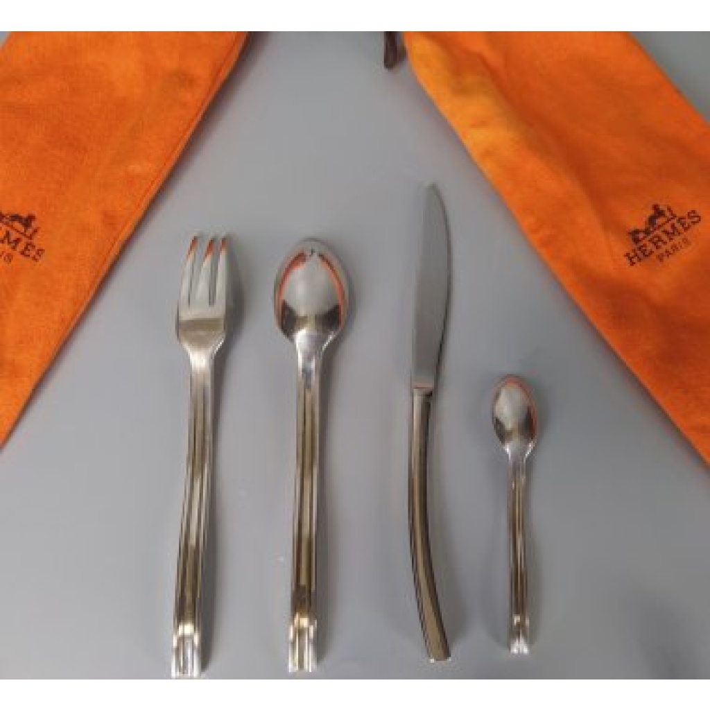 HERMÈS PARIS — Ménagère modèle « Ondes », 98 pièces dans ses coffrets 7