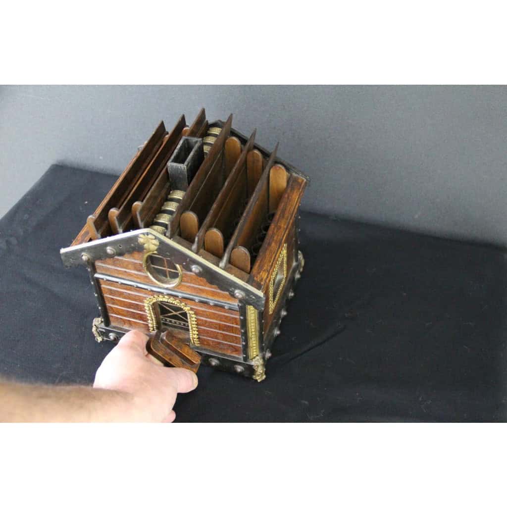 Cave à cigares à mecanisme representant un chalet en bois 9 Cave à cigares à mecanisme representant un chalet en bois 9